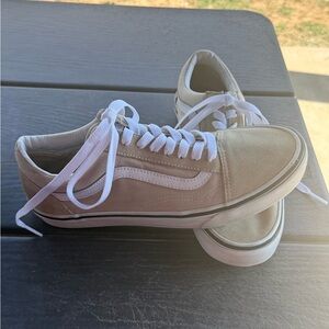 Men's Vans Low-Top Casual Sneakers in Beige and White Suede and Fabric